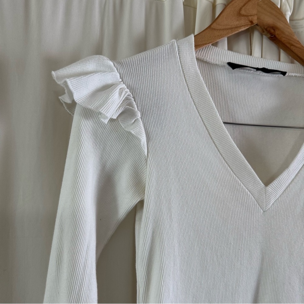 Veronica Beard Selene White Ribbed Knit Ruffled V-Neck 3/4 Sleeve Top XS S - Picture 3 of 7